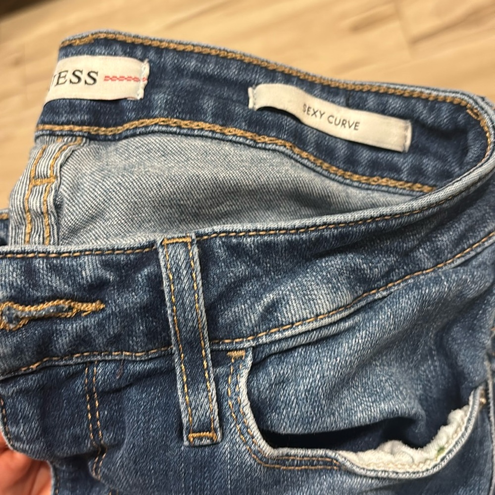 GUESS sexy curve mid rise jeans size 24